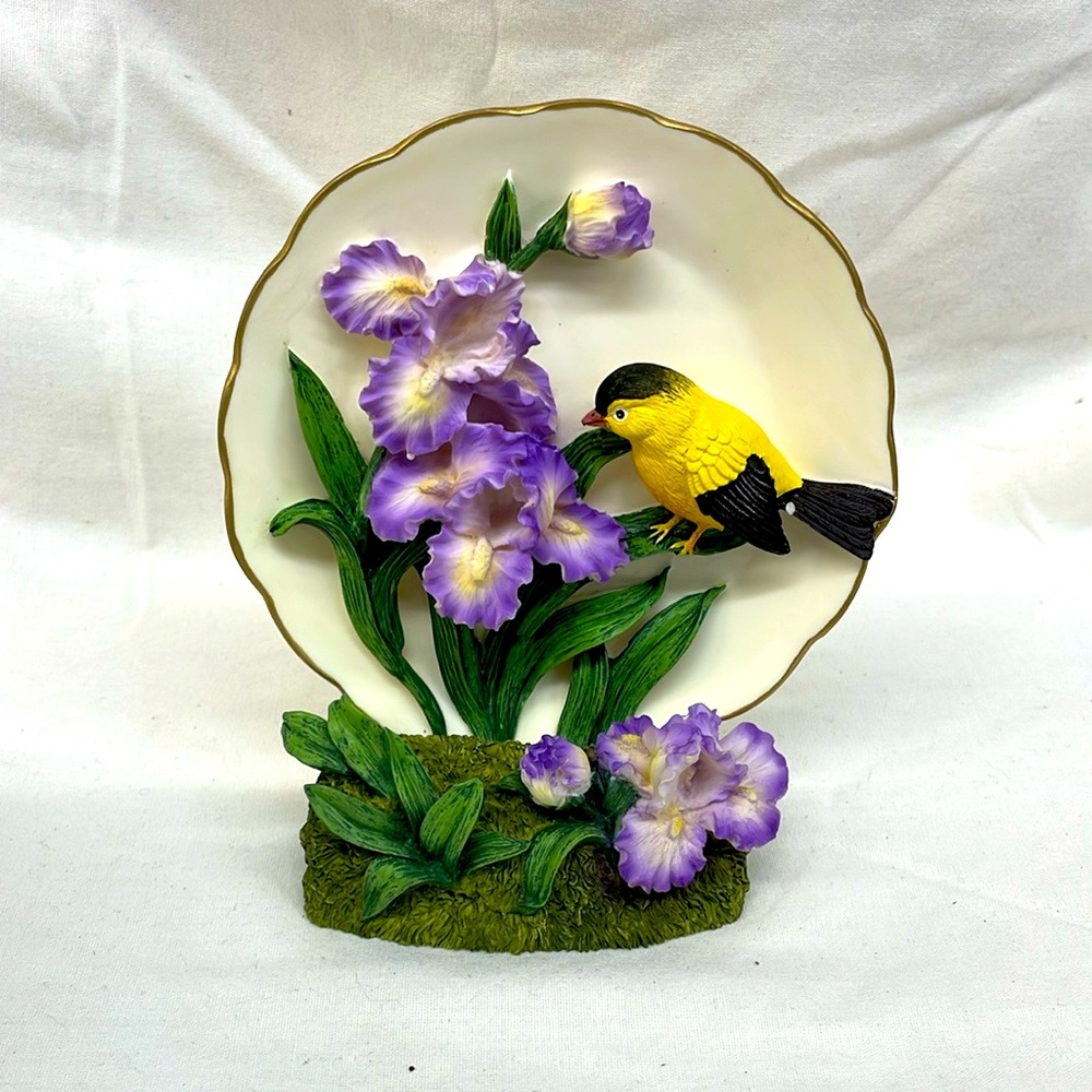 NEW!!! Heritage House Decorative 3-D musical Plate with Bird and Flowers